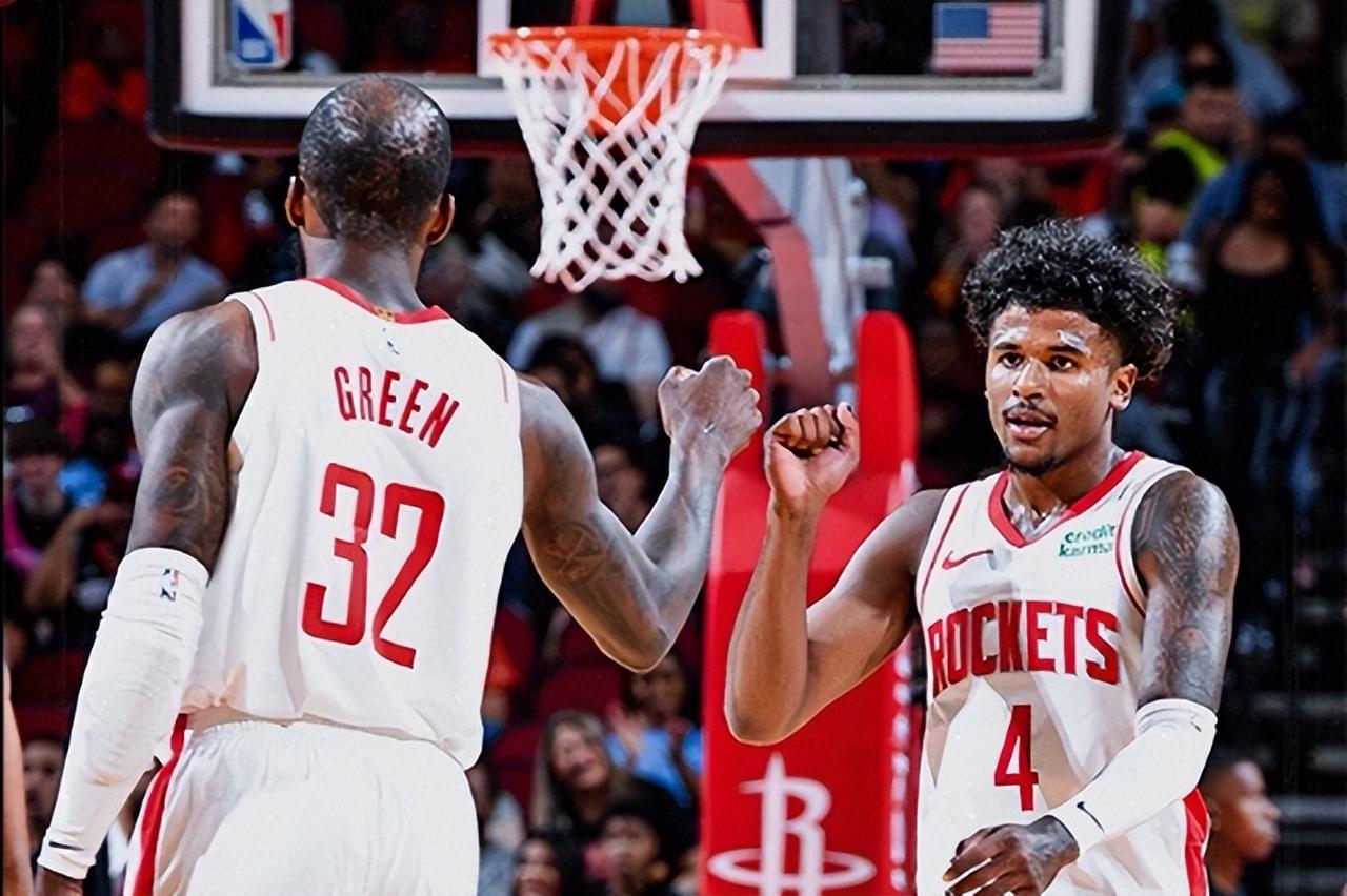 火箭110-104胜热火红黑榜，4位球星完美绽放，仅有3人不达标
火箭以110-