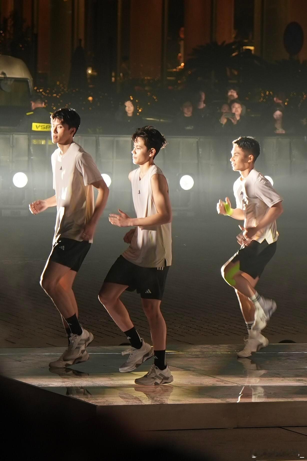 杨舒予杨舒予adidasclimacool 20260410【CLIMACOOL