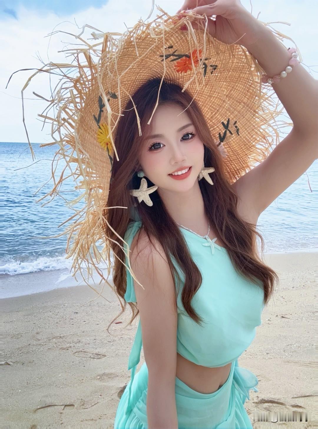 “碧海潮生处，美人笑语间”，光是念着就觉得诗意满满。碧海潮生之地，那是大自然最浪