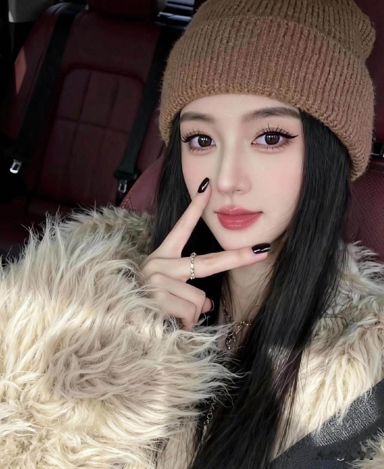 日子百态
顺心就好
喜时大笑
难时咬咬牙
每种滋味都实在
少了哪样都不完整
 