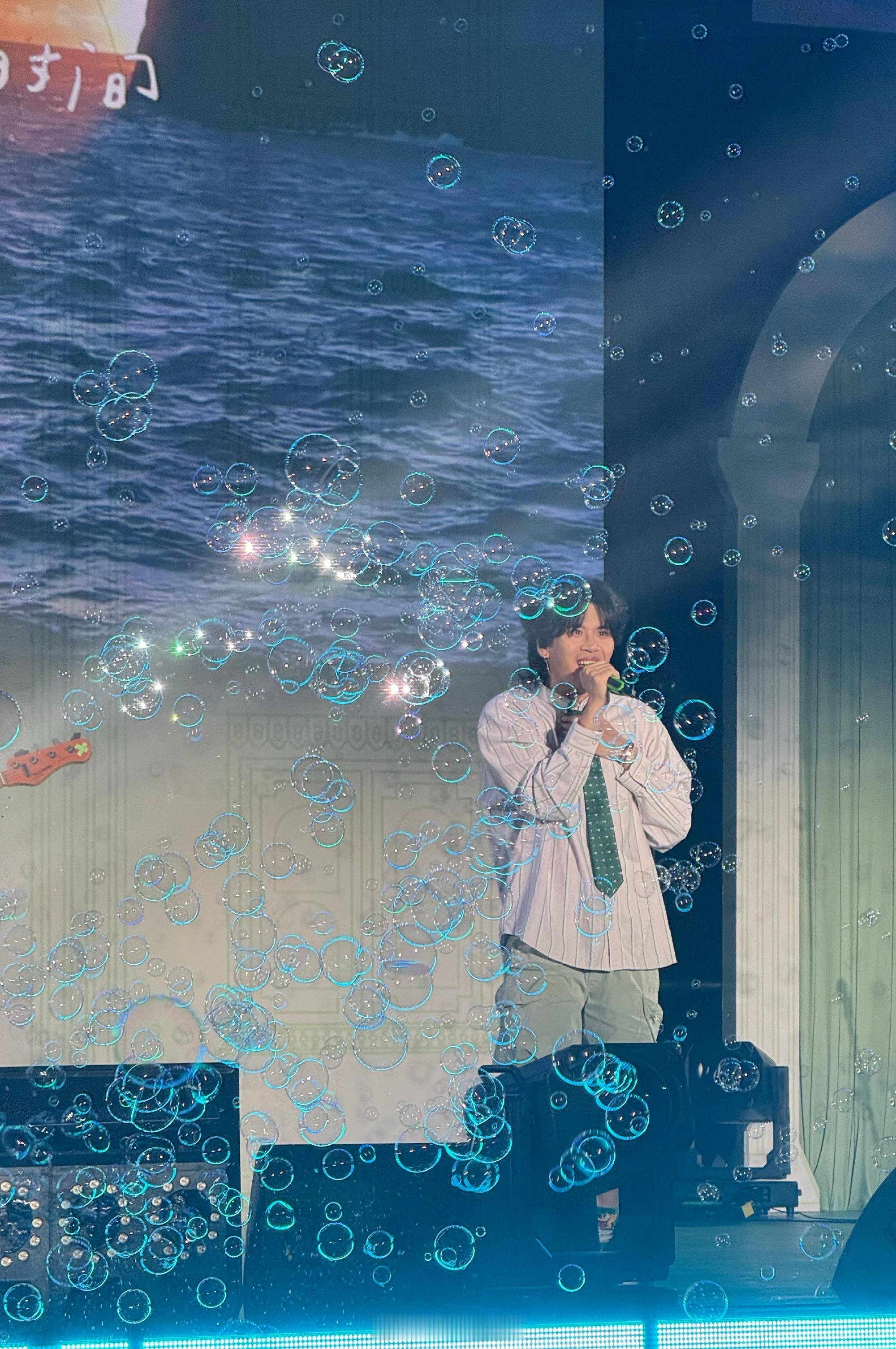 被上海春日音乐现场惊艳到了夏日入侵企画上海现场太顶了 上海的春天藏着会唱歌的风，