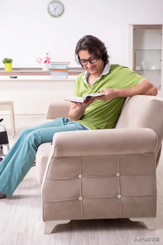 就像坚持上班的意义一样，虽然上班是为了挣钱，为了更好的生活，为了好生活。但是你读