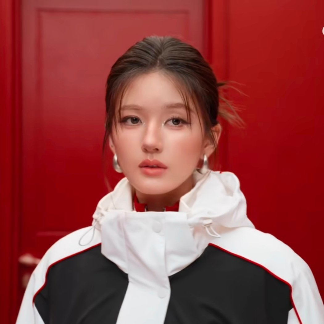 赵露思新商务，还是自己化妆？ 粉丝评价：闯不进的圈子不要硬闯 