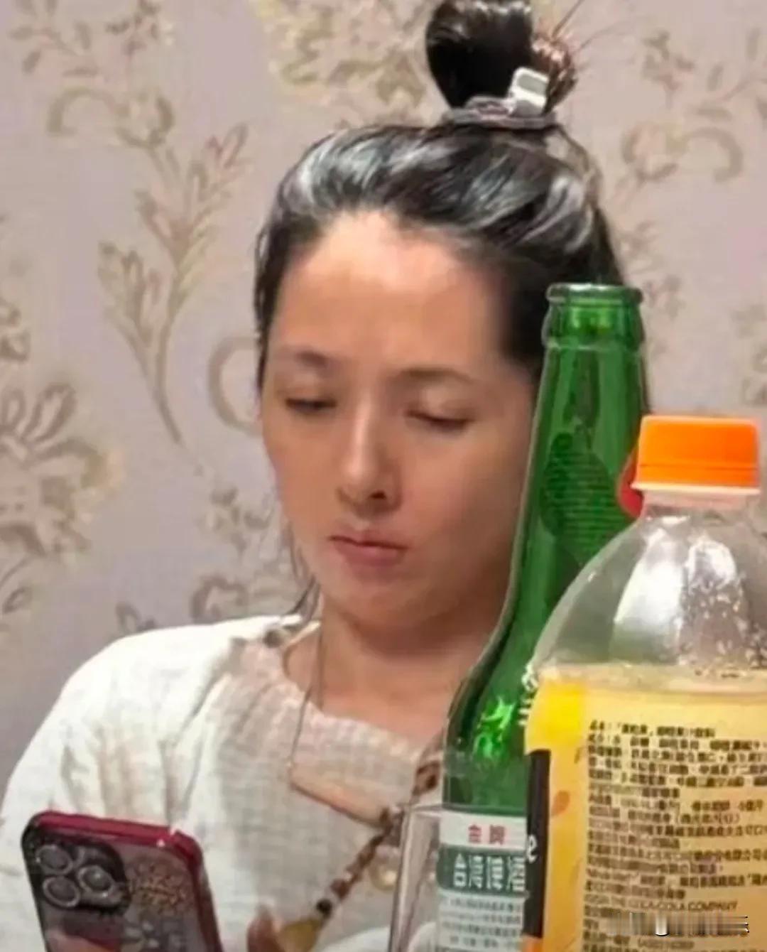 近日，向佐突然引起网友热议！
起因竟是他又去台北了。

这次不是什么商业活动，也