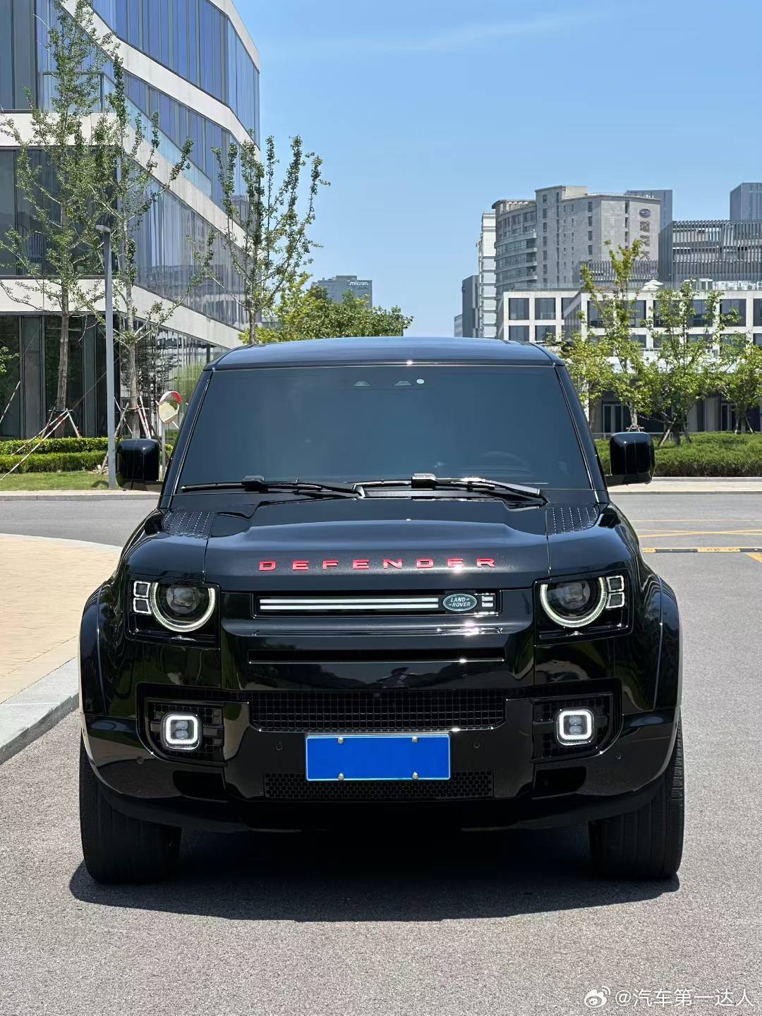 路虎卫士5.0T、这排量，没了谁、绝绝子配色 ​​​