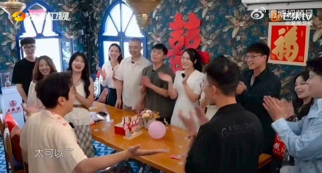 蔡国庆专业送祝福34年中餐厅名场面中餐厅 说真的，蔡国庆送祝福这事儿，34年了还