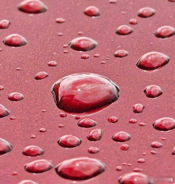 车厘子红色实拍，尤其是在雨后阳光下车漆的质感只有看到实车才知道有多震撼小米发布会