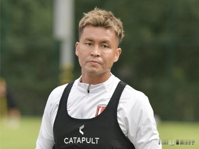 中超绯闻转会---买提江…买提江恐怕拿不到成都蓉城的续约合同了，今年34岁的买提