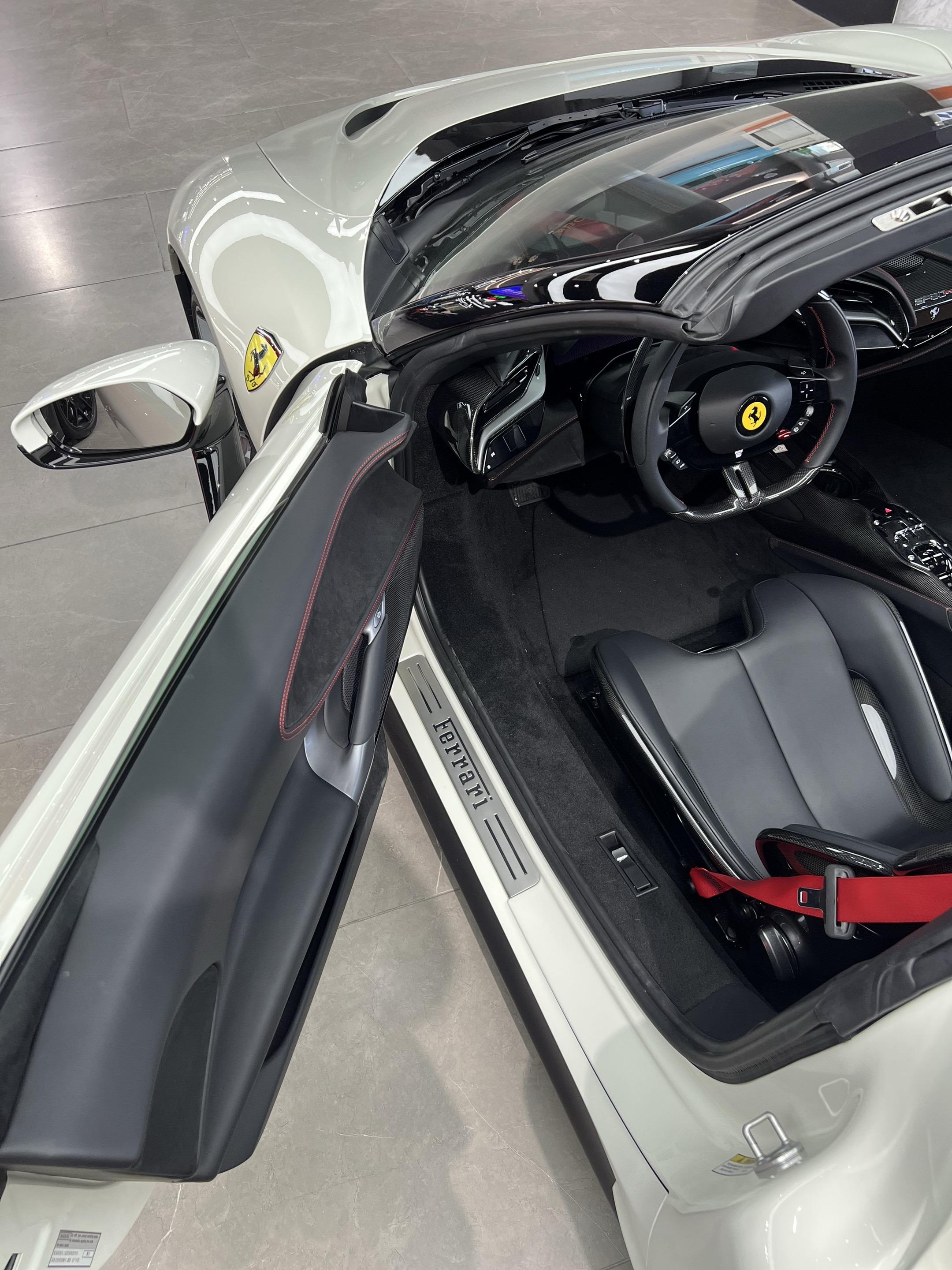 熊猫🐼SF90 Spider🖤🤍。赛道座椅 黑白熊猫配色 2700km状态