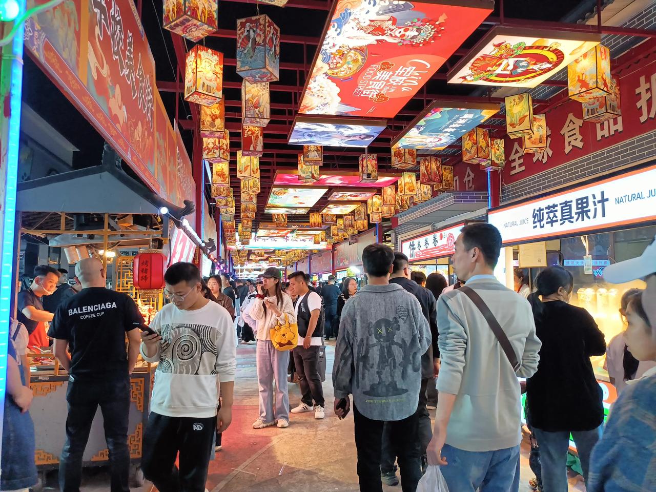 才4月中旬，保定的天气已经越来越热了，尤其是中午，很多人已经开始穿短袖短裤了。天