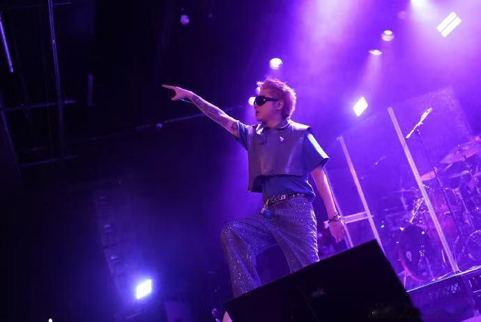 王以太工作室澄清声明此闪火非彼闪火 当烤鱼店的差评被记在音乐人名下，我们就该明白