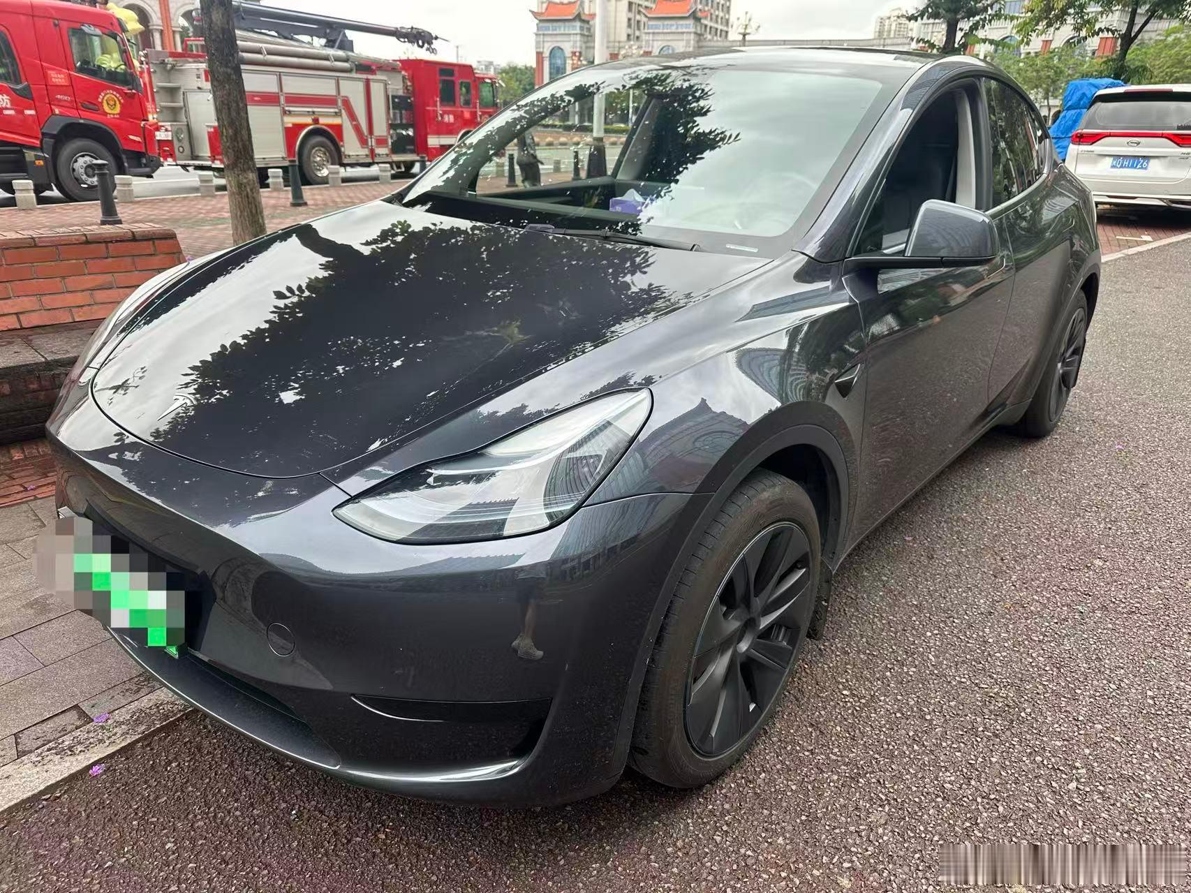 24年5月特斯拉ModeL Y  ，5万公里，金属面原漆，单独换个前挡风玻璃，价