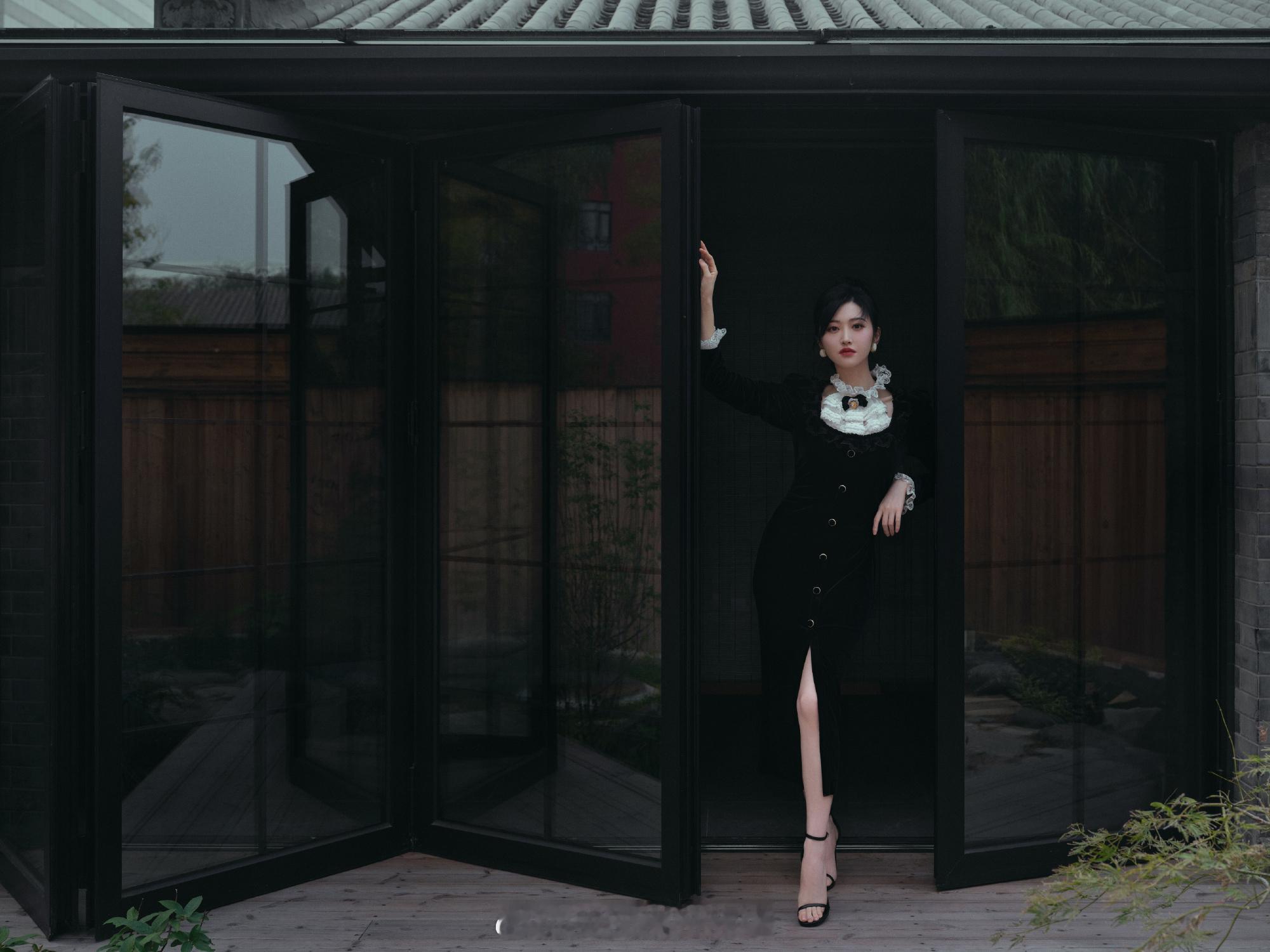 景甜世间崔琳温柔的模样 