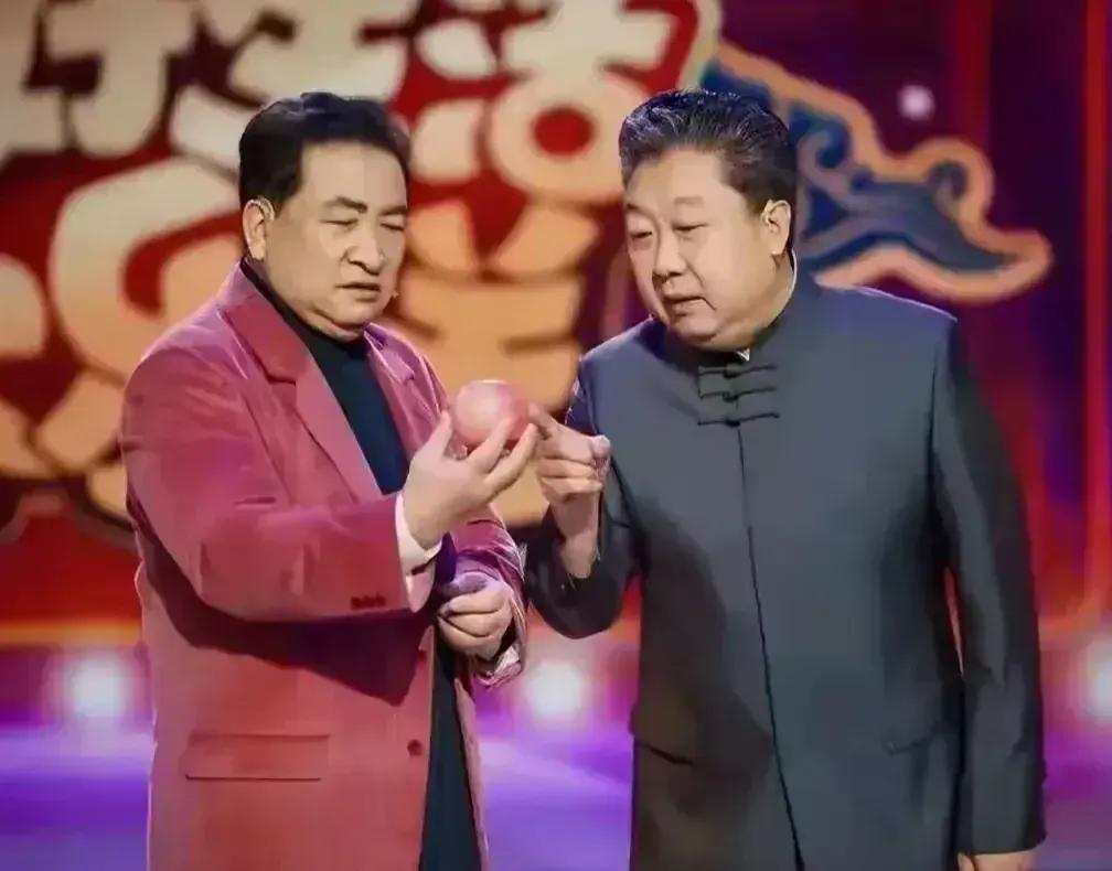 60岁老艺人郑健直播怒吼，一句话戳穿多少业内假繁荣。

郑健最近在直播里的一番话