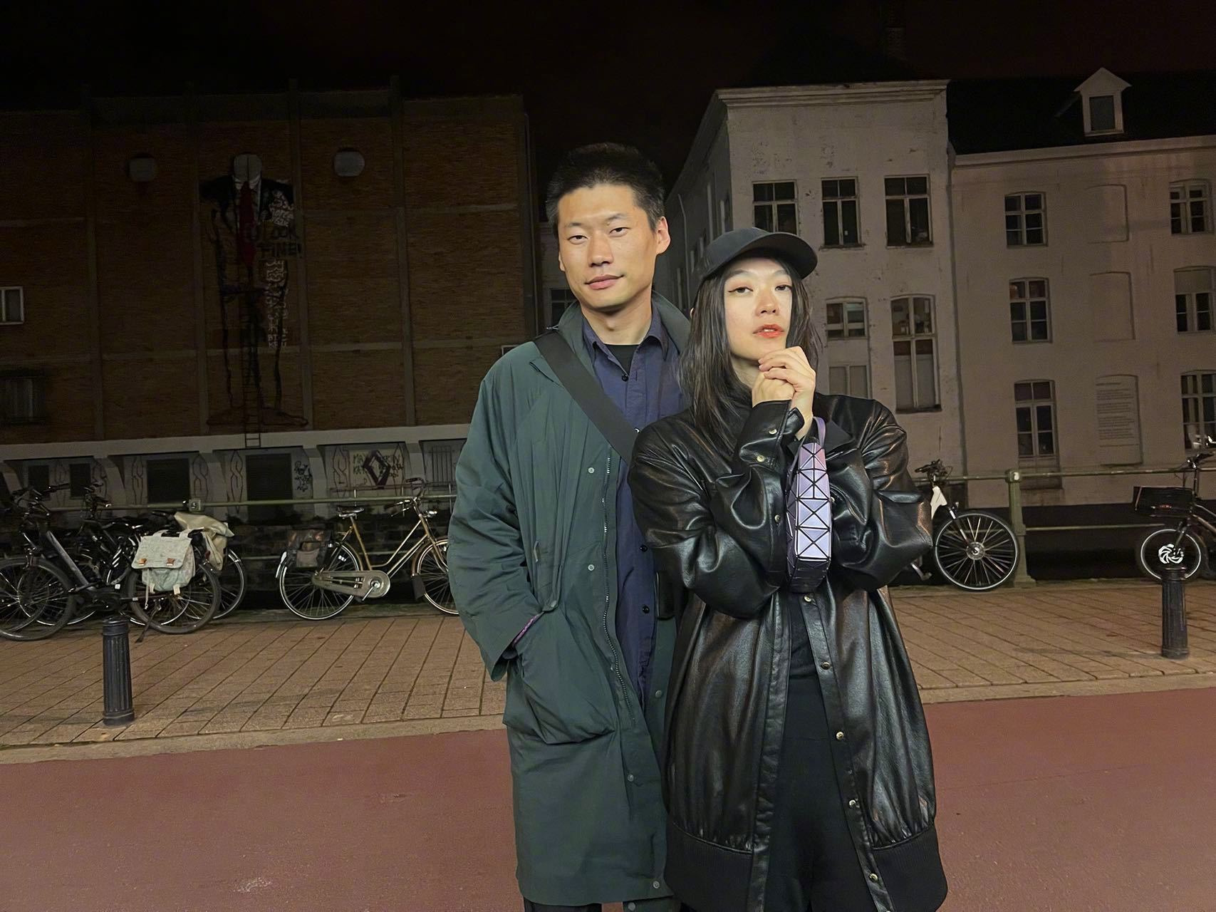 黄璐孔大山恋情演员黄璐微博发出与《宇宙探索编辑部》导演孔大山生活合照，公开二人恋