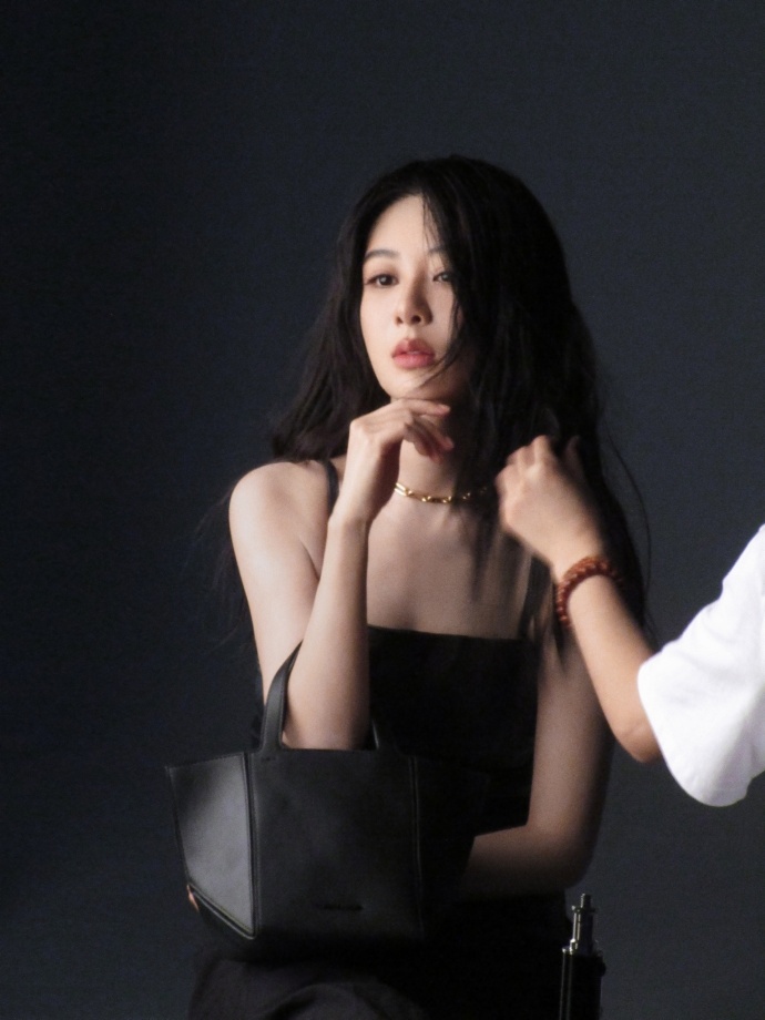 #杨紫MK花絮图##杨紫美式辣妹# 杨紫 MK花絮图，是美式辣妹满分帅气的小紫，