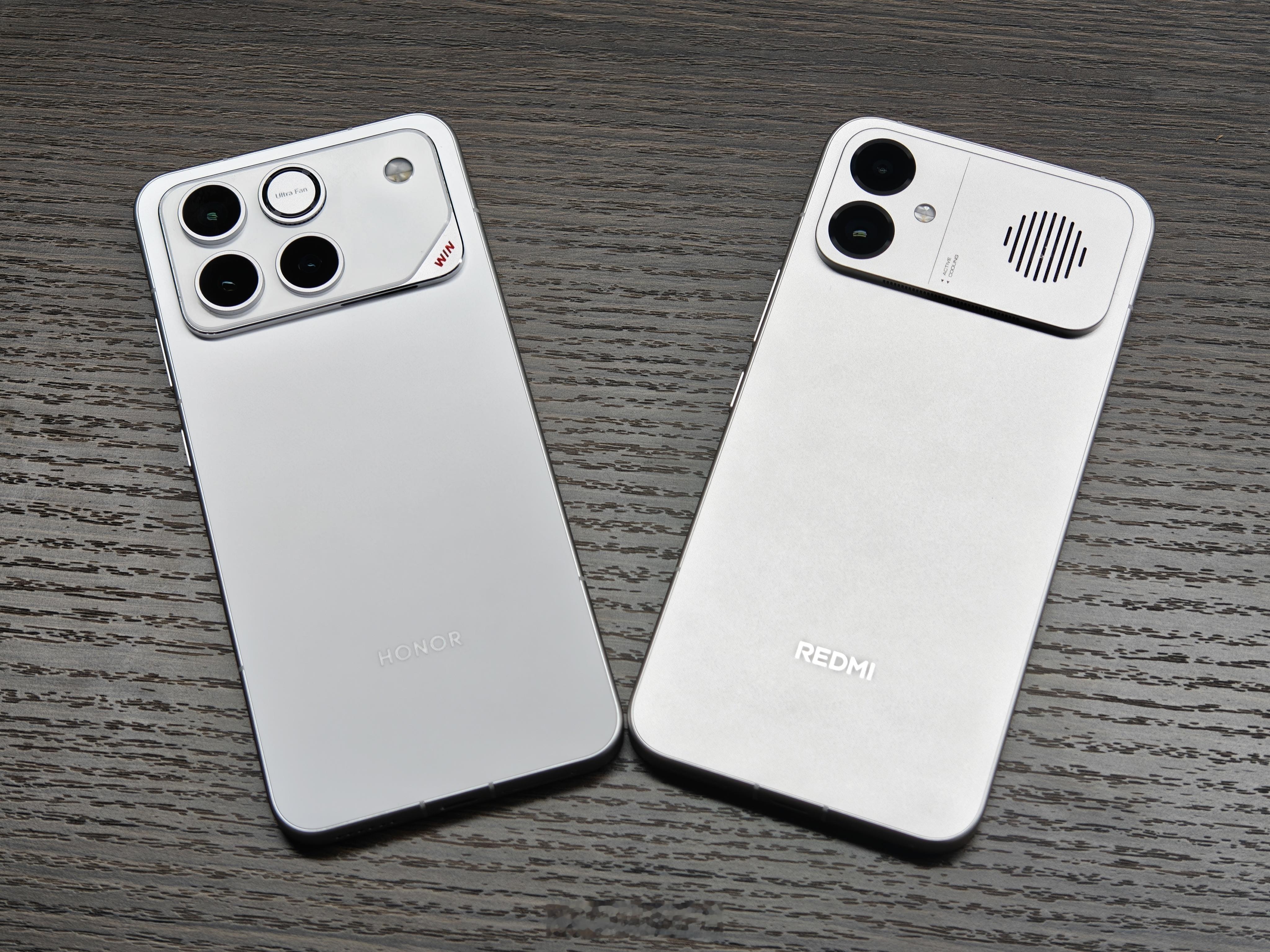现在手机电池动不动就8000、10000mAh，充电变慢倒是小事，最尴尬的反而是