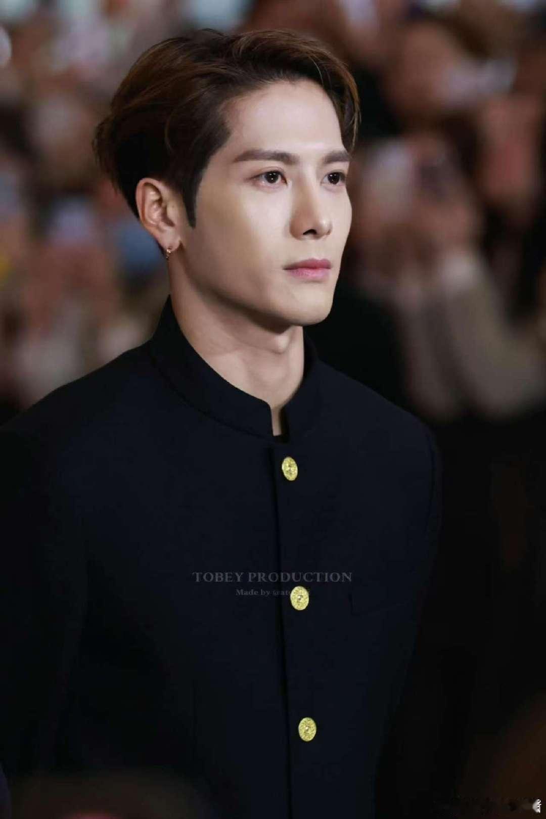 王嘉尔捐款100万王嘉尔的爱心从未让人失望！为香港捐款100万支援灾后重建，没有