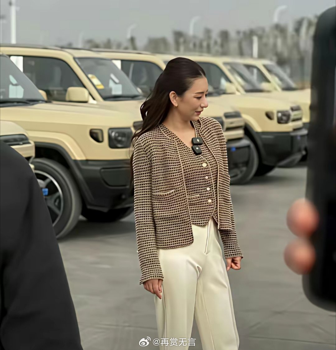 方媛是因为生太多娃了吗？感觉妈味有点重，希望好好调整下自己。 