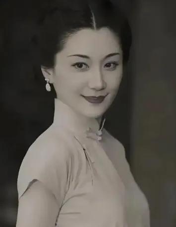 1930年，杜月笙的发妻沈月英，和表哥私会，云雨过后，她含泪嘱咐表哥：“你今天晚