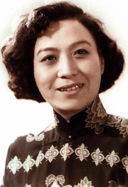 1967年冬天，在北京的某医院里，评剧皇后李再雯在医院走廊痛苦的挣扎两天，却无人