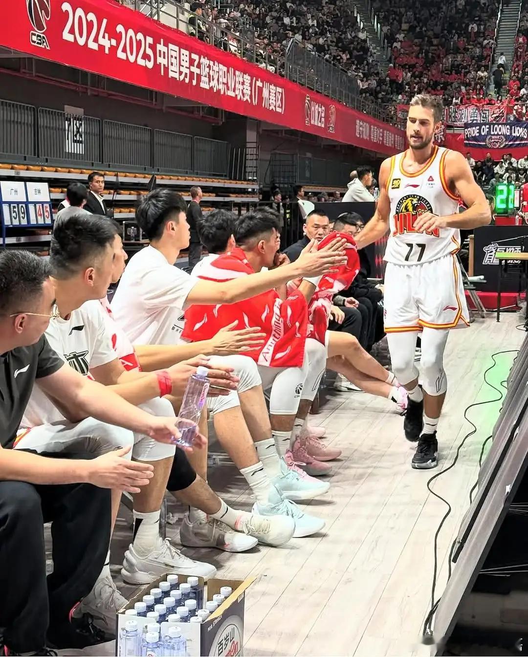 独家消息，北控签约了捷克籍锋卫摇摆人托马斯-基兹林克。基兹林克在24-25赛季效