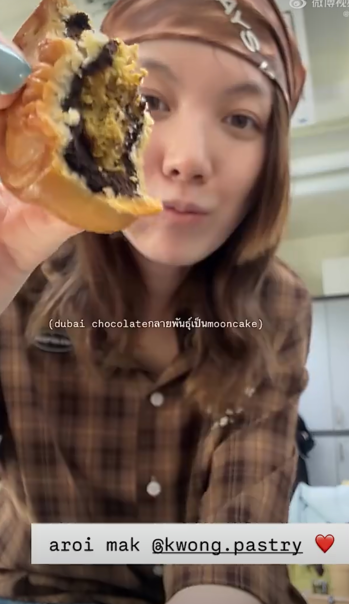 aw的头巾，邝记的月饼，给她做的迪拜巧克力口味 ​​​