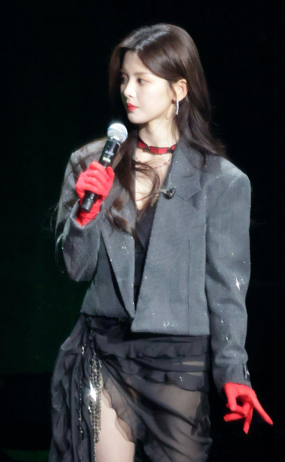 杨超越[超话] 宝宝[送花花][送花花][送花花] ​​​