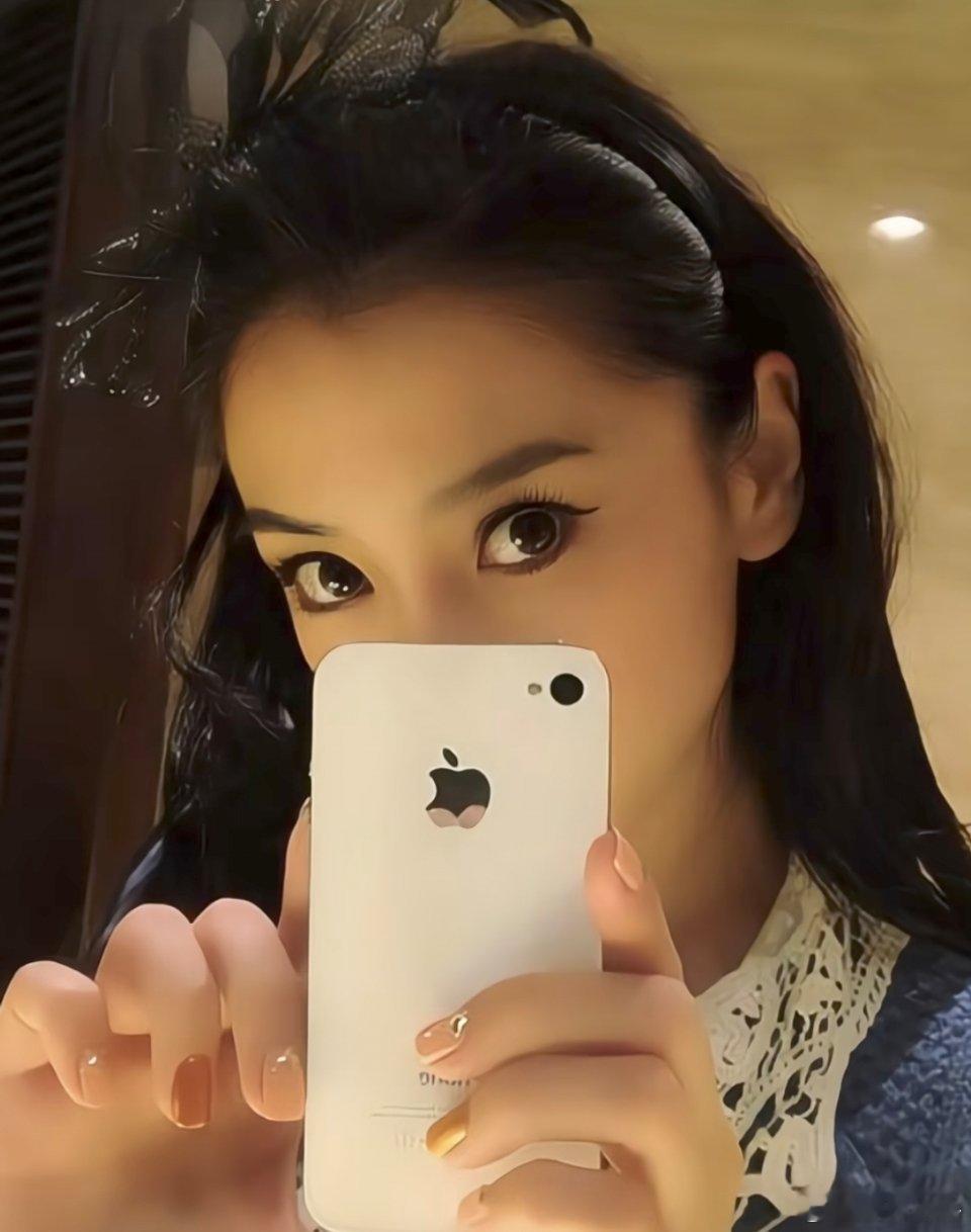 angelababy ｜杨颖 Angelababy对镜拍，超like[爱慕] ​