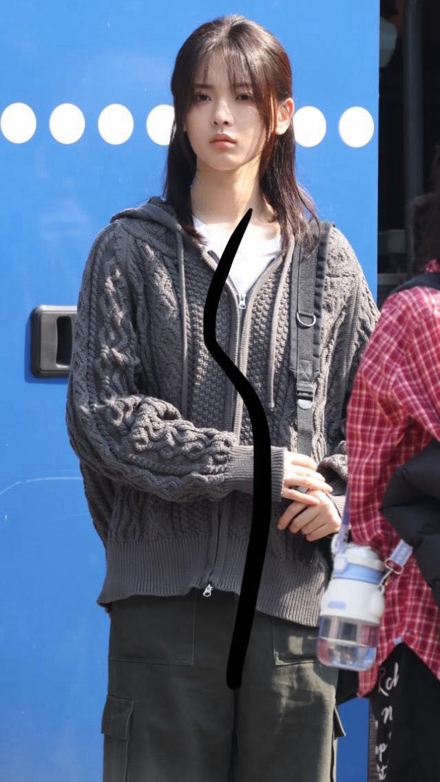 郑雨学姐换发型了有点像洛天然一个人看电影那个发型 杨超越今天是太阳雨 ·杨超越郑