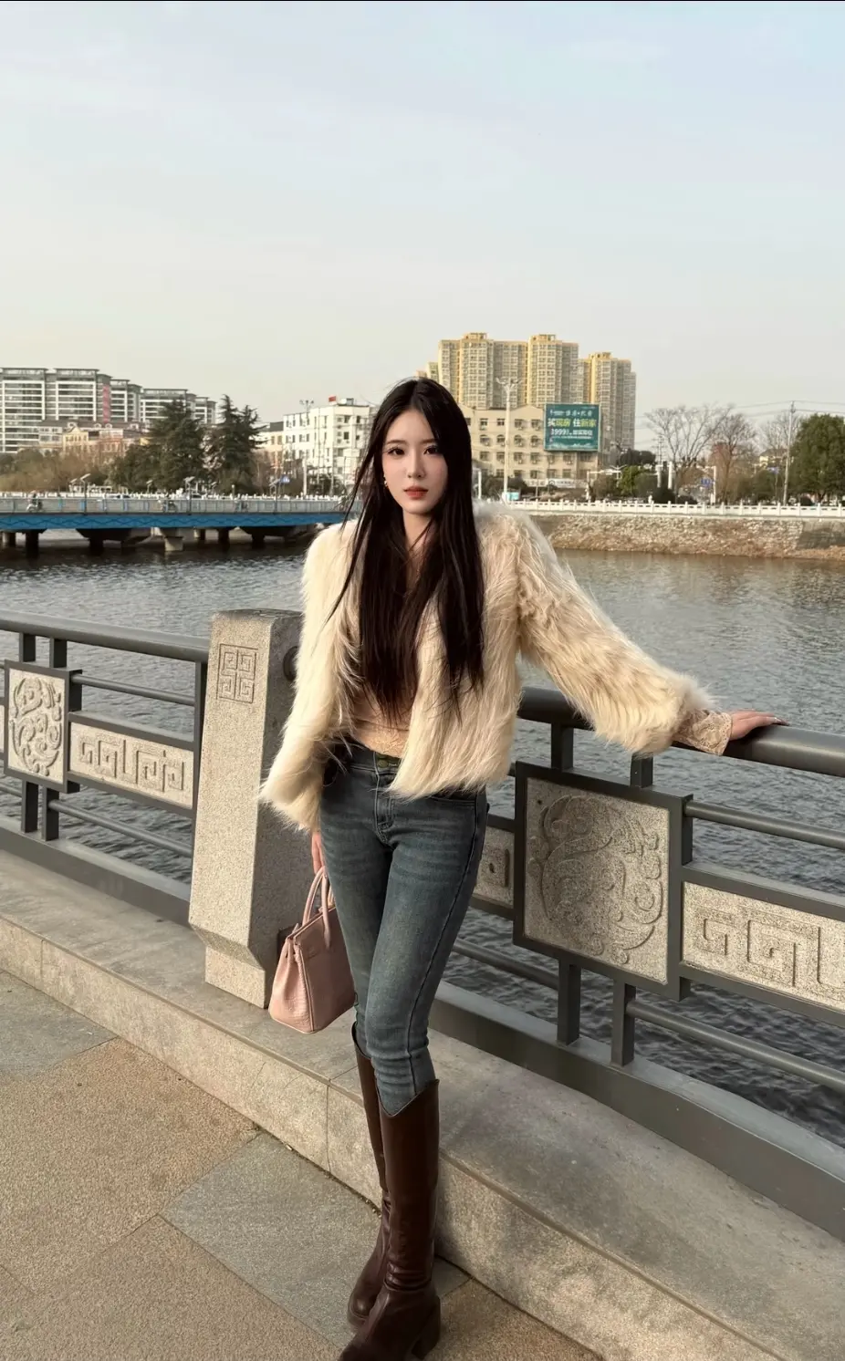 随意摆pose 自由感拍照 随性pose 随性穿搭