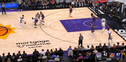 不堪其扰！威少怒推狄龙喜提技犯！
在今天NBA常规赛国王对阵太阳的第二节比赛中，