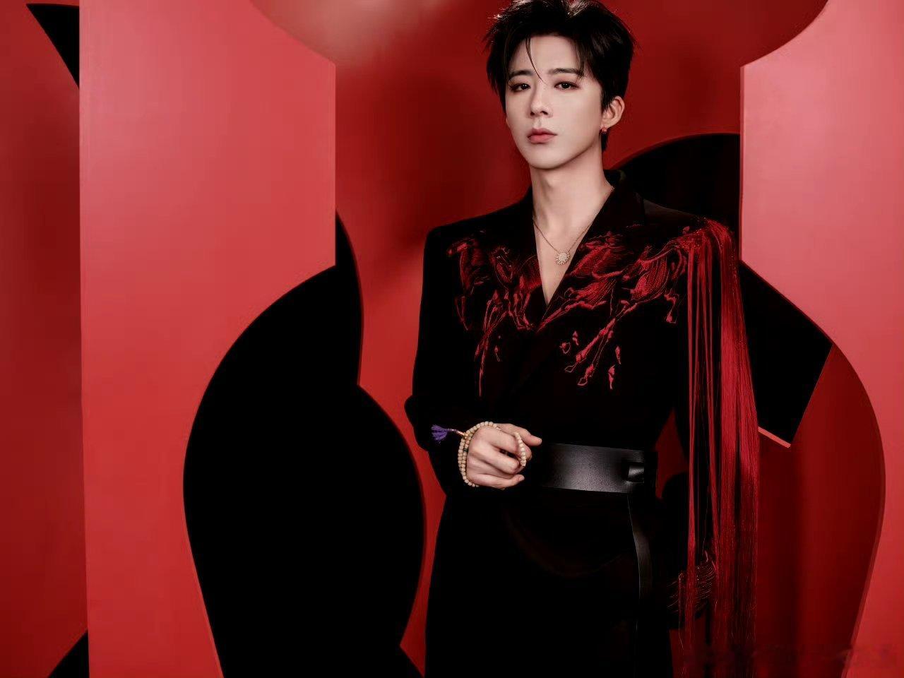 摩登兄弟[超话] 他身上的帅气，带着一种洒脱不羁，格外吸引人 。刘宇宁 ​​​