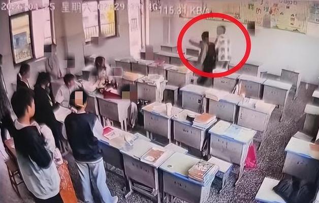 老师打错人，孩子却付出代价！”山东菏泽，15岁初三男生因一声“外号”遭53岁教师