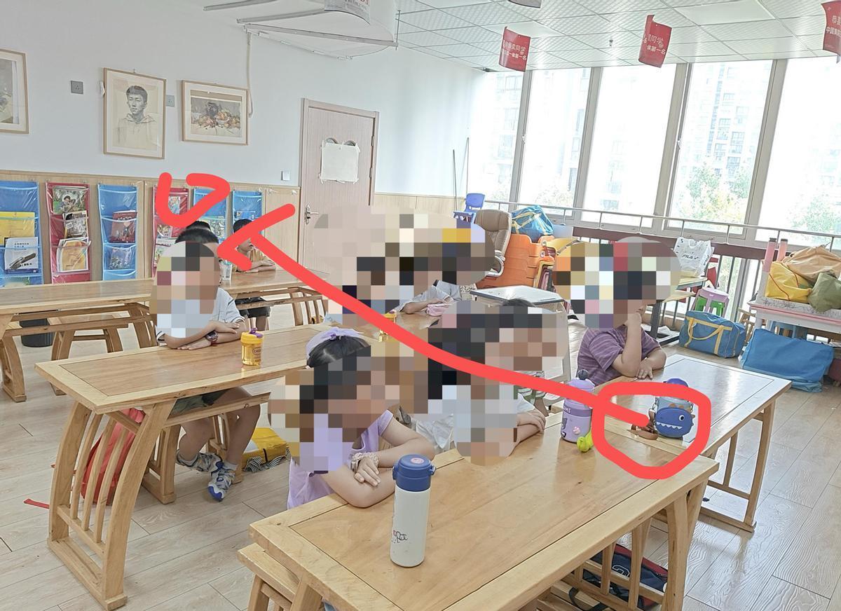 孩子书被撕，家长第一句话别问“你打回去没”

先抱一下，再说“我信你”，孩子才敢