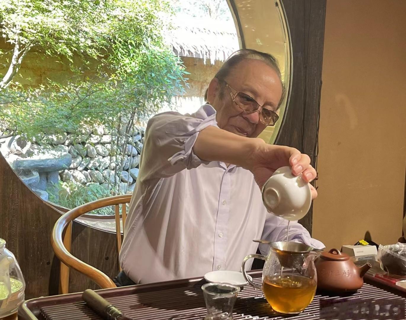 著名歌唱家杨洪基老师的茶道功夫了得👍 ​​​