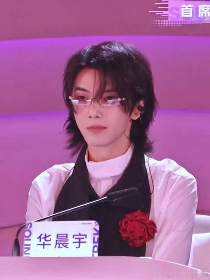 华晨宇 上一期没来亏了殷秀梅老师点评选手说了好多话，花花直接问“上一期我没开秀梅