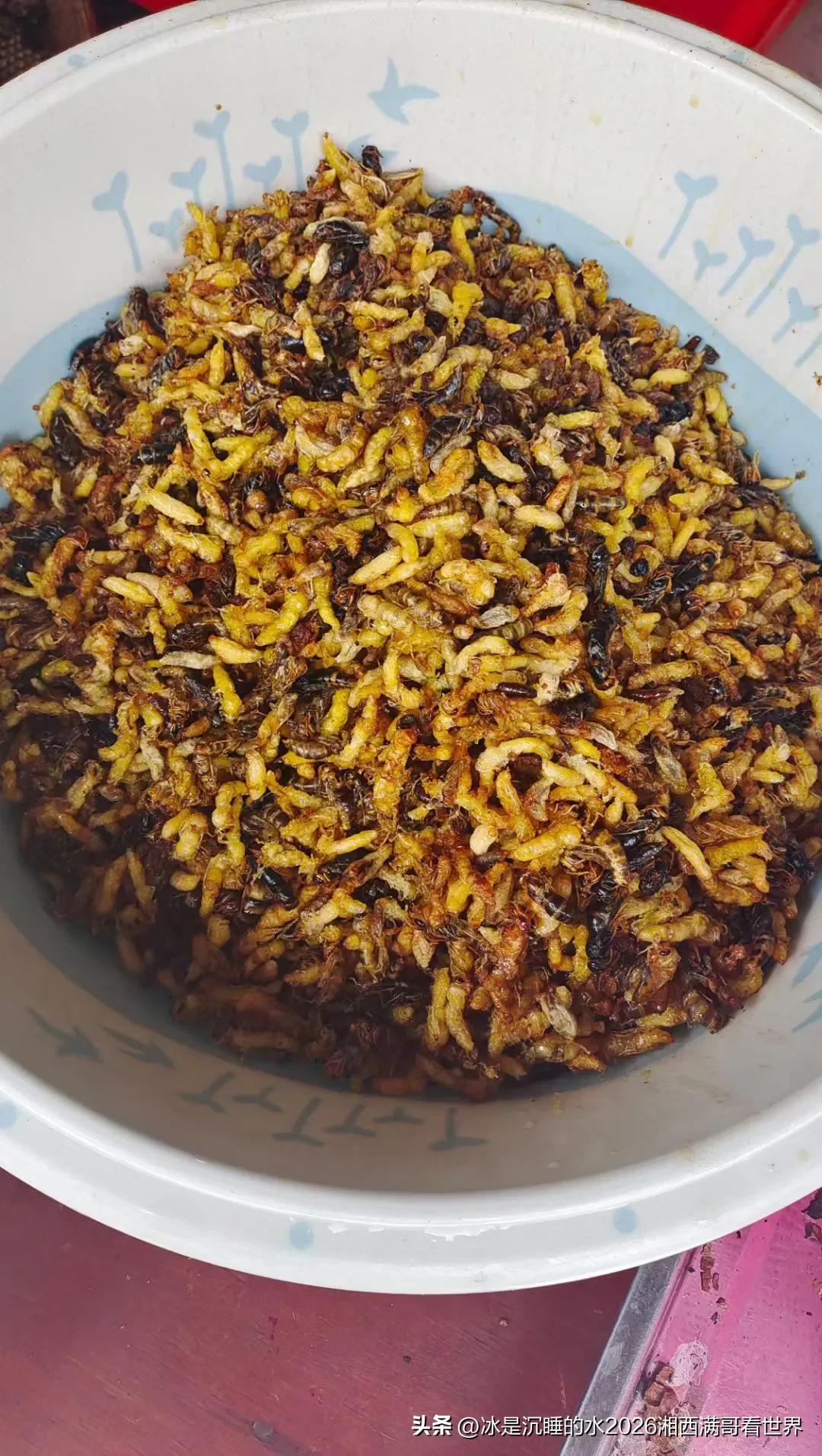 我的今日状态：😁轻松愉快
我这里的天气：🌧下雨
又到朋友家蹭饭。湘西山区特色