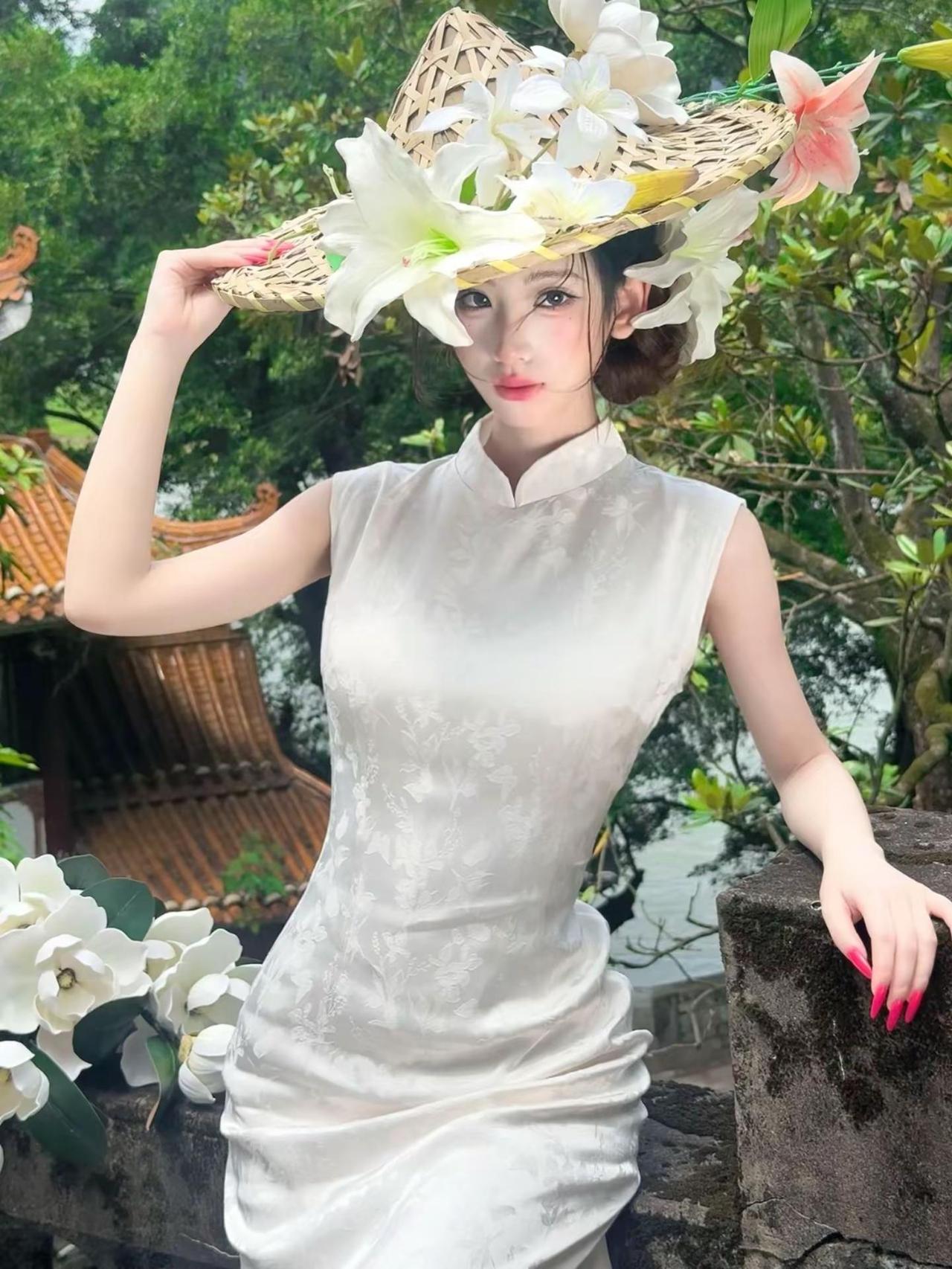 人间琴悠扬，姑娘把谁记心上白色旗袍 东方古典美