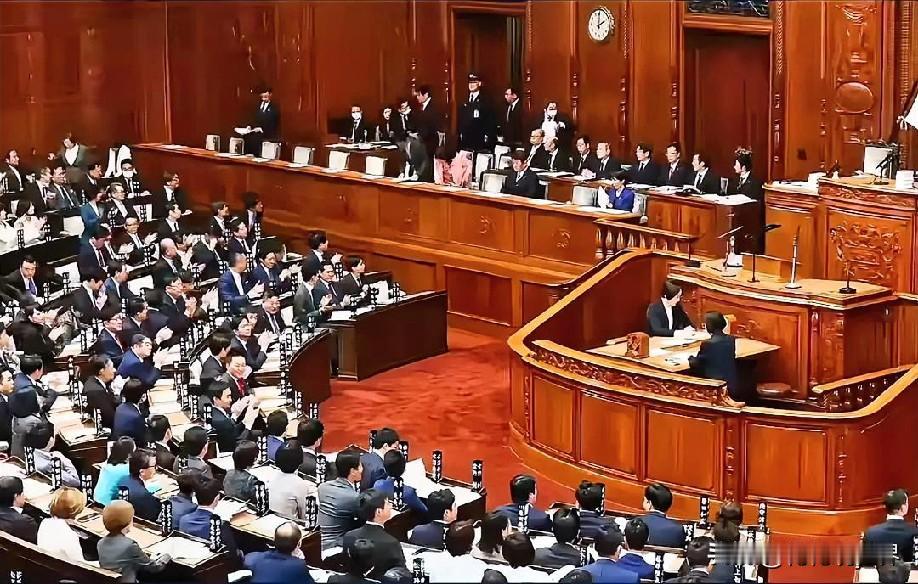 12月17日凌晨的最新消息速报，全都不容错过，第一条： 日本放宽武器出口限制：执