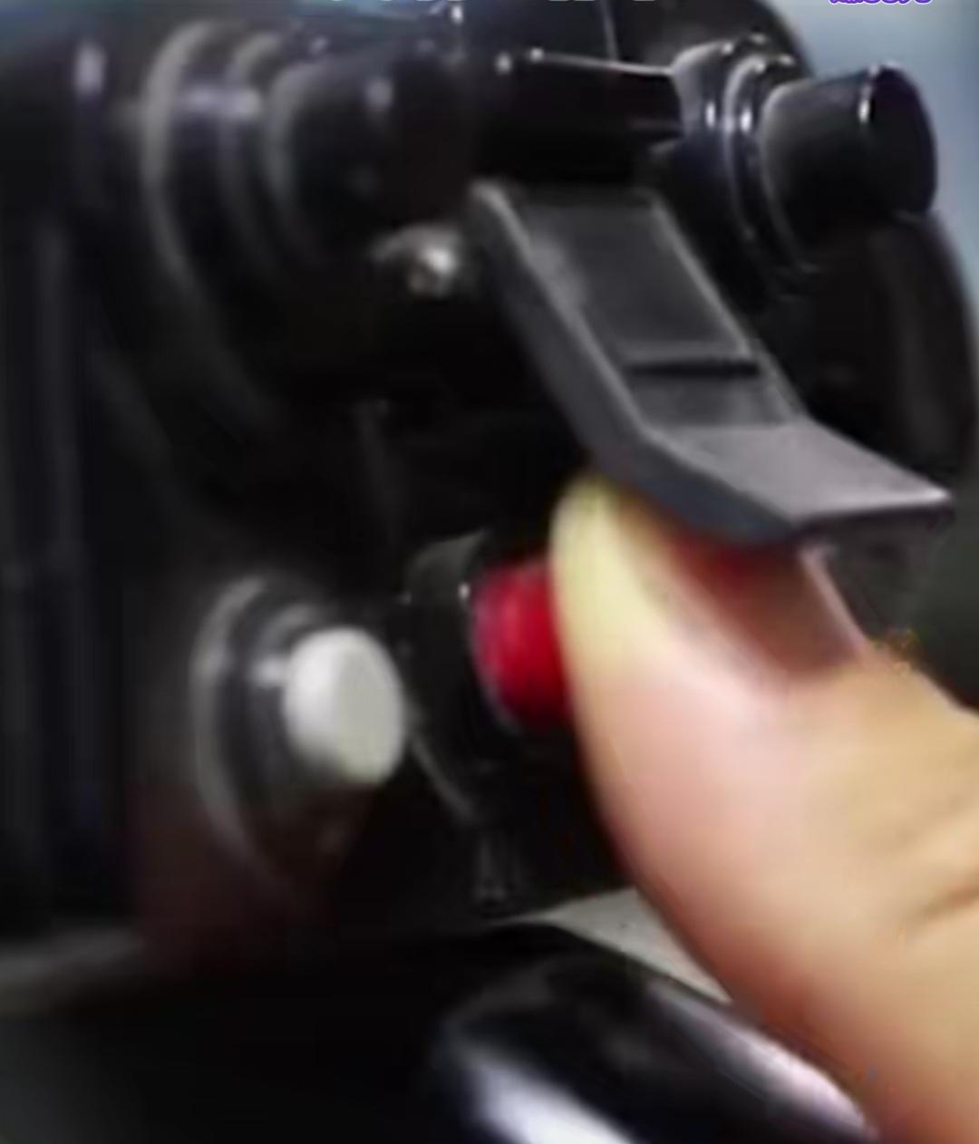 无厘头！只需这么轻松一按，一切迎刃而解。

何须一等再等，一忍再忍。

懂的都懂