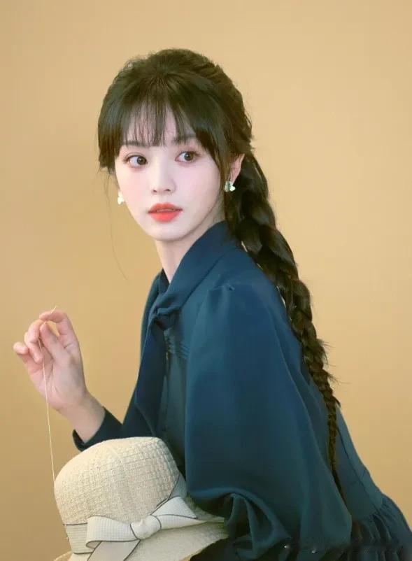 娱乐圈“荒诞万象”：明星们的奇葩行径与利益纠葛

娱乐圈这大染缸，真是无奇不有。