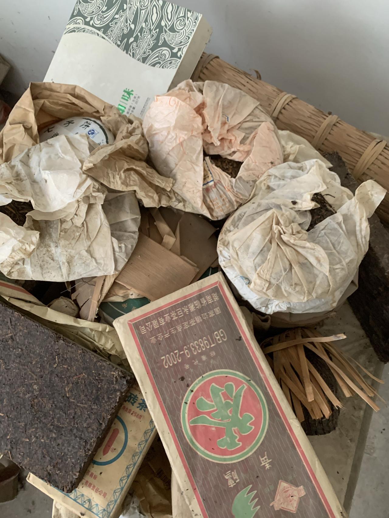 茶，别说肉了，换季了，茶也得换一下品种了。
    开门五件事，油、盐、酱、醋、