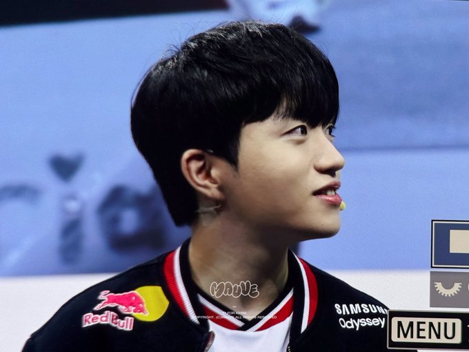 今天的现场图，眼睛里有星光诶cr.dearestkeria