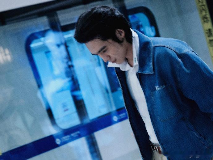 于适巴黎时装周Dior 2026秋冬大秀出发Look来啦！期待于适闪耀巴黎