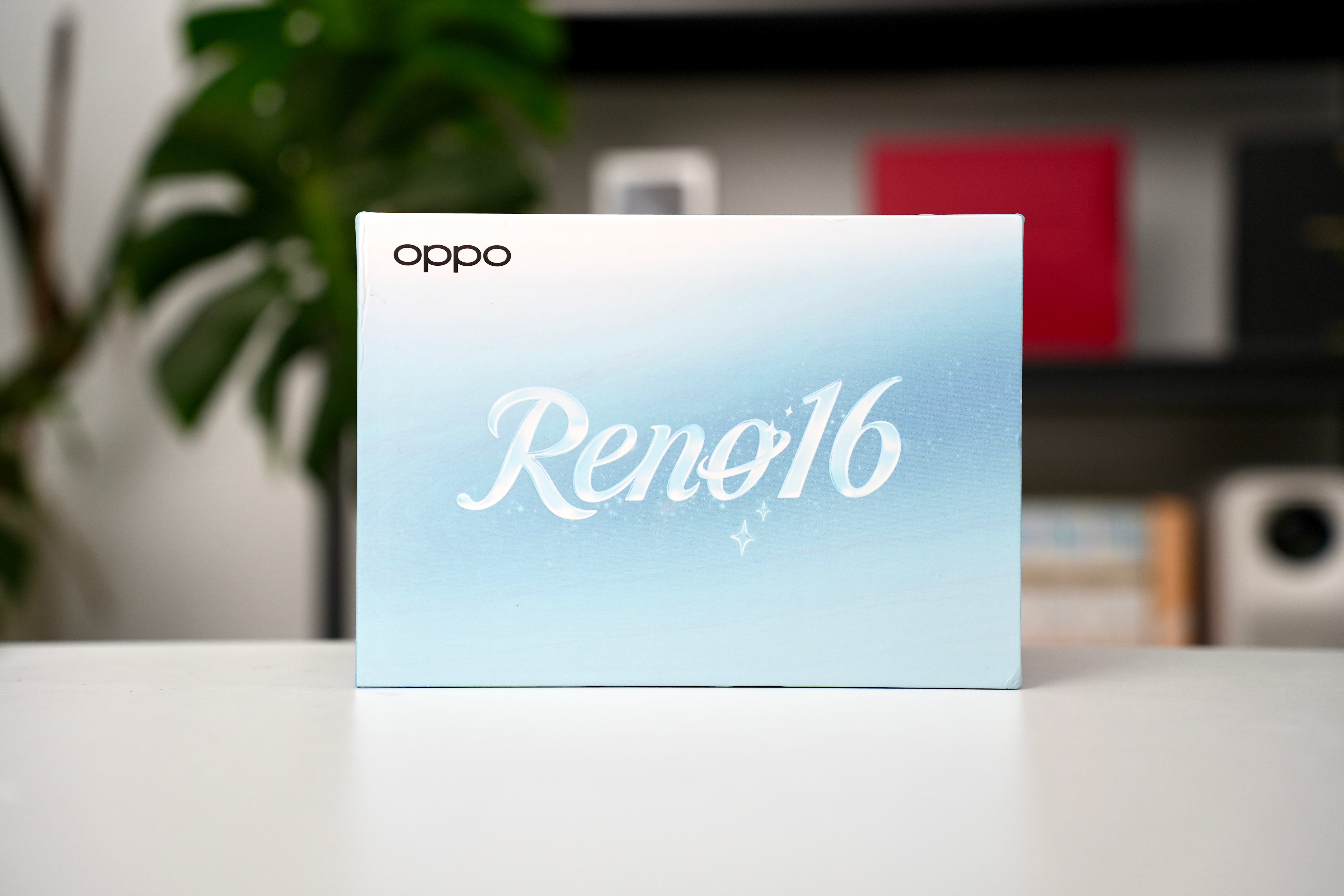 OPPO Reno16 明天发布邀请函一个悬浮的星球香薰摆件，有淡淡的佛手柑香气
