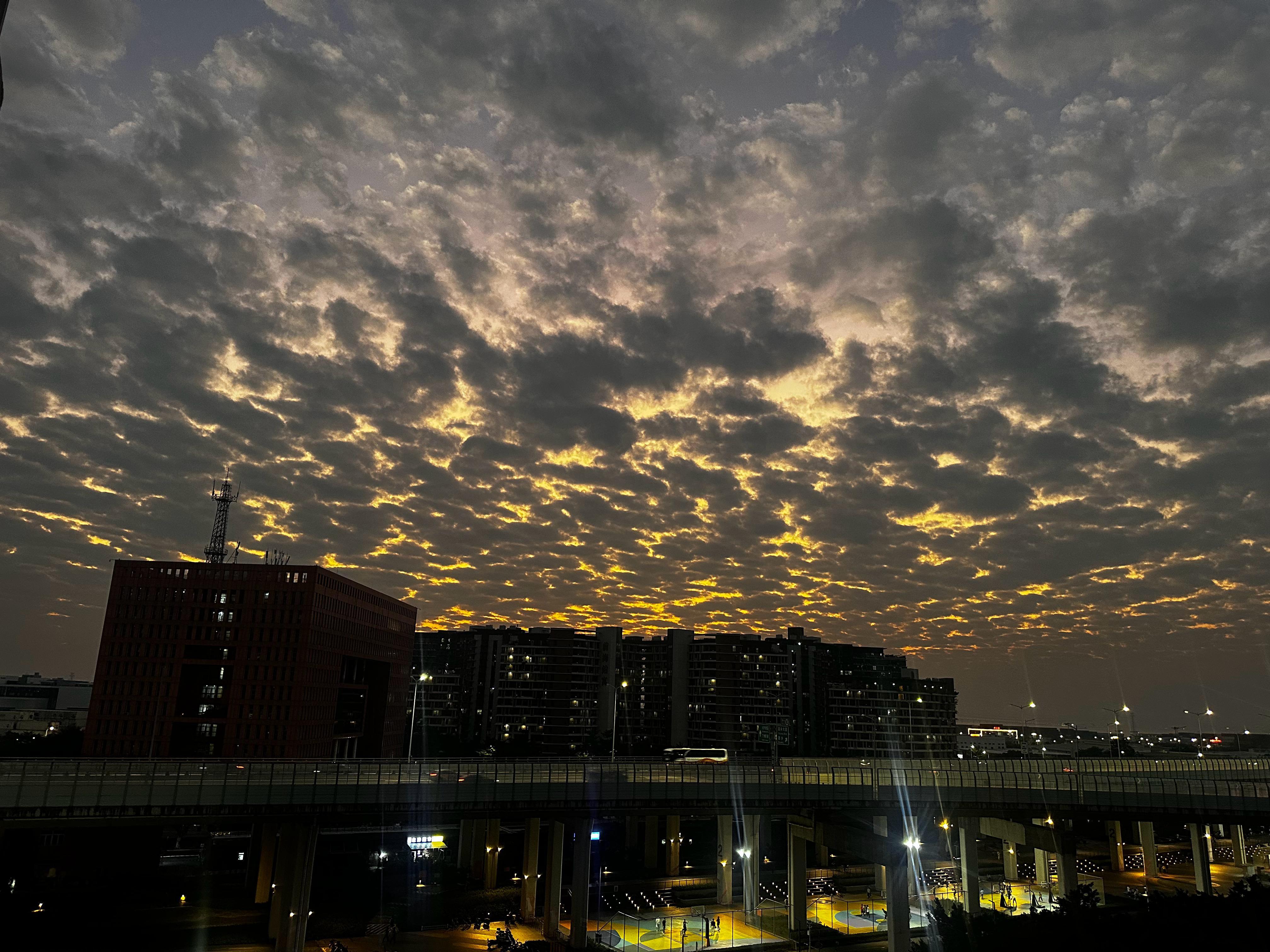 巴菲特的谢幕信:1.慎重的去选择一个榜样，你想成为谁，你就不断靠近谁，以榜样为灯