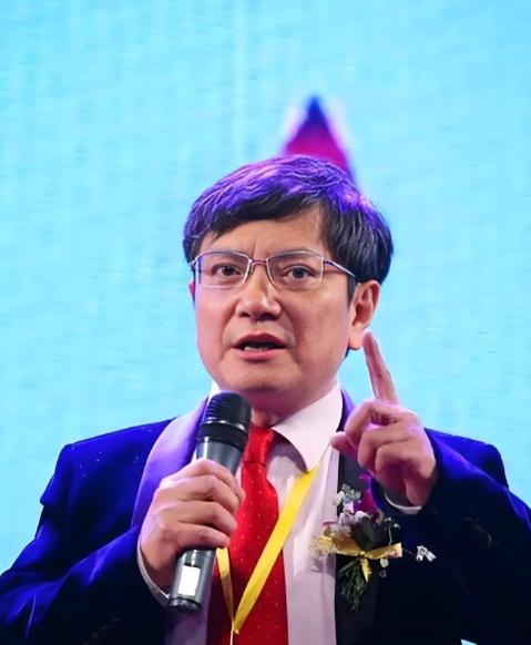 将英语“踢出”高考，取消其主科地位？教育部回应一针见血！不曾想，螳螂捕蝉，黄雀在