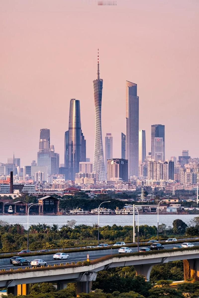 今天APEC举办城市或将揭晓，广州成为首选可能性最大。我还是坚定的认为会选广州，