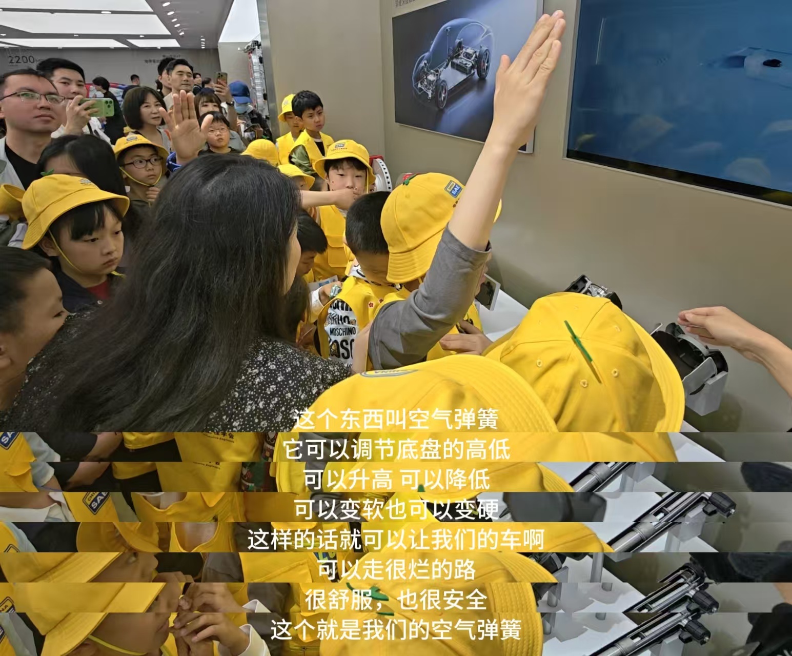 小米展位成小学生研学现场听说这还是中国汽车工程学会举办的官方研学活动，能被如此权